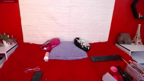 Laura online show from December 19, 6:37 pm