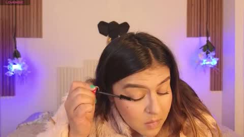 Laura online show from February 23, 6:49 pm