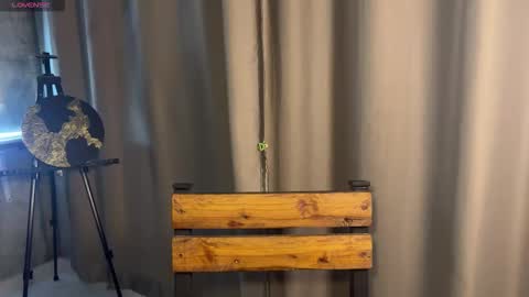 Snapshot of _private_person_ chatting on November 8, 1:11 pm HADLY today day-off see u online 0112 online show from November 8, 1:11 pm