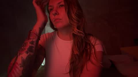 Snapshot of _private_person_ chatting on November 18, 2:43 pm HADLY today day-off see u online 0112 online show from November 18, 2:43 pm