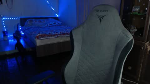 Snapshot of _purrari chatting on December 23, 1:18 am Vampire online show from December 23, 1:18 am