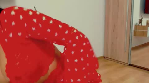 Snapshot of _queensarah_ chatting on October 3, 8:17 pm Sarah online show from October 3, 8:17 pm