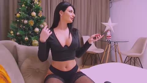 Snapshot of _queensarah_ chatting on December 21, 2:35 pm Sarah online show from December 21, 2:35 pm