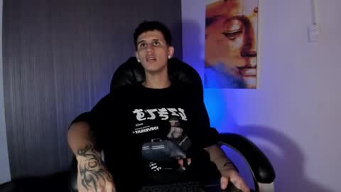 Snapshot of _realwav chatting on December 3, 8:56 am wav online show from December 3, 8:56 am