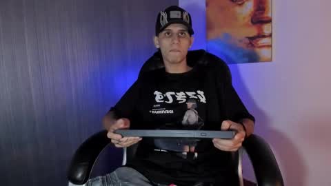 Snapshot of _realwav chatting on December 15, 5:44 am wav online show from December 15, 5:44 am