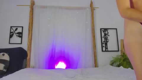 Snapshot of _redmoon chatting on October 10, 7:24 pm Moon online show from October 10, 7:24 pm