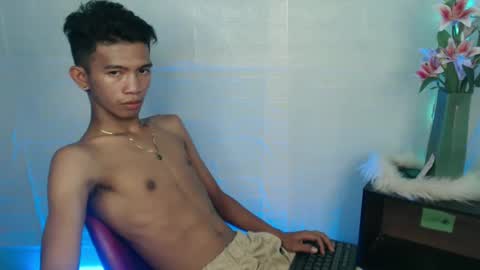 Snapshot of _rellvanxx chatting on March 5, 9:37 pm _rellvanxx online show from March 5, 9:37 pm