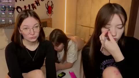 Snapshot of _reverse_gang_ chatting on October 30, 2:35 am LISSAPVT IS OPEN online show from October 30, 2:35 am