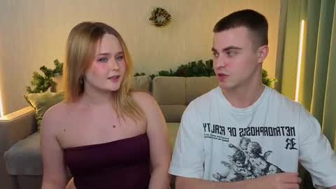 Snapshot of _reverse_gang_ chatting on December 1, 6:35 pm LISSAPVT IS OPEN online show from December 1, 6:35 pm