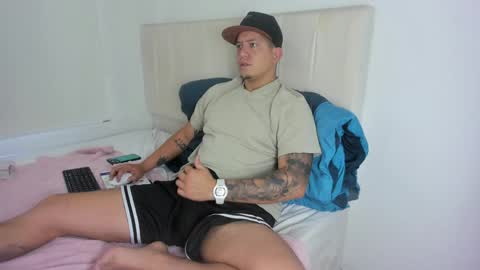 Snapshot of _robertobaggio chatting on December 5, 1:06 pm Roberto online show from December 5, 1:06 pm