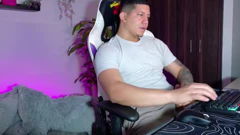 Snapshot of _robertobaggio chatting on September 25, 1:37 pm Roberto online show from September 25, 1:37 pm