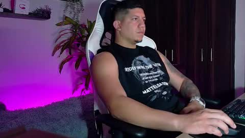 Snapshot of _robertobaggio chatting on November 20, 10:15 am Roberto online show from November 20, 10:15 am