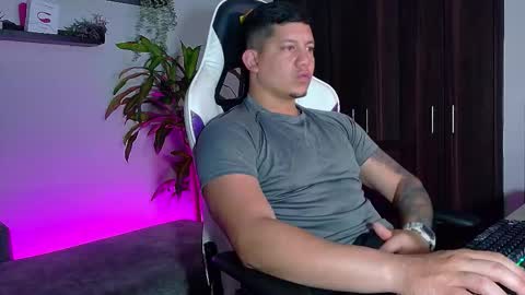 Snapshot of _robertobaggio chatting on November 23, 7:30 am Roberto online show from November 23, 7:30 am