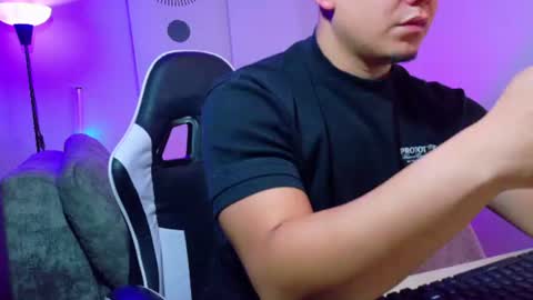 Snapshot of _robertobaggio chatting on July 18, 6:50 am Roberto online show from July 18, 6:50 am