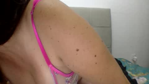 Snapshot of _sansa_ chatting on June 11, 12:32 am Anna online show from June 11, 12:32 am