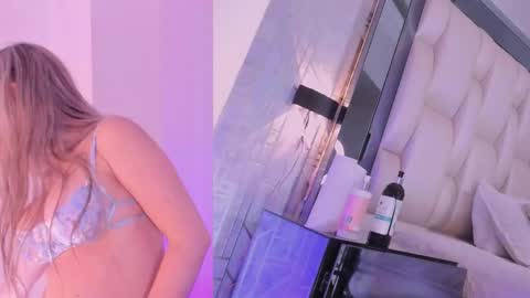 Snapshot of _saragarcia_ chatting on October 29, 11:23 am Sara online show from October 29, 11:23 am