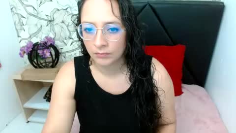 _saraximena_ online show from June 22, 3:42 pm