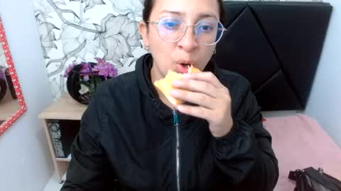 _saraximena_ online show from July 16, 7:14 am