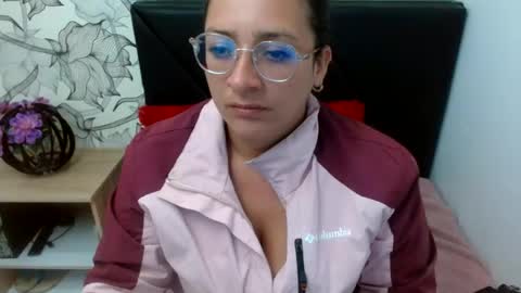_saraximena_ online show from July 22, 6:38 am