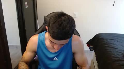 Snapshot of _schnnneider_ chatting on November 2, 9:06 pm SCHNEIDER online show from November 2, 9:06 pm