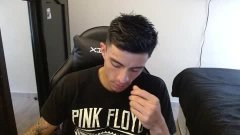 Snapshot of _schnnneider_ chatting on November 4, 6:51 pm SCHNEIDER online show from November 4, 6:51 pm