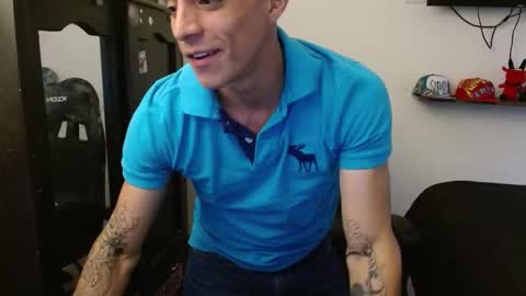 Snapshot of _schnnneider_ chatting on November 7, 9:48 pm SCHNEIDER online show from November 7, 9:48 pm