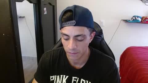 Snapshot of _schnnneider_ chatting on November 14, 3:33 pm SCHNEIDER online show from November 14, 3:33 pm