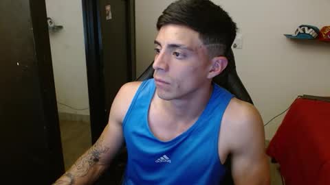 Snapshot of _schnnneider_ chatting on November 25, 5:18 am SCHNEIDER online show from November 25, 5:18 am