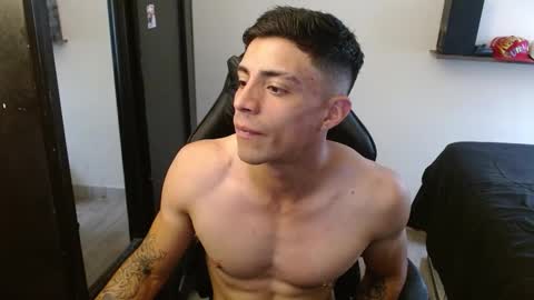 Snapshot of _schnnneider_ chatting on December 5, 4:25 pm SCHNEIDER online show from December 5, 4:25 pm