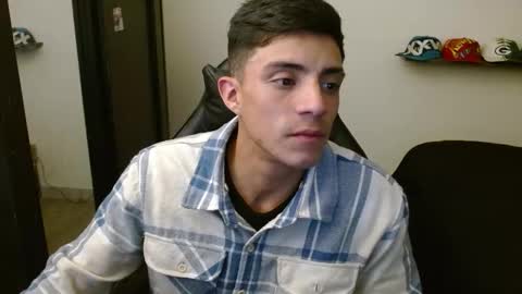 Snapshot of _schnnneider_ chatting on December 14, 2:28 am SCHNEIDER online show from December 14, 2:28 am