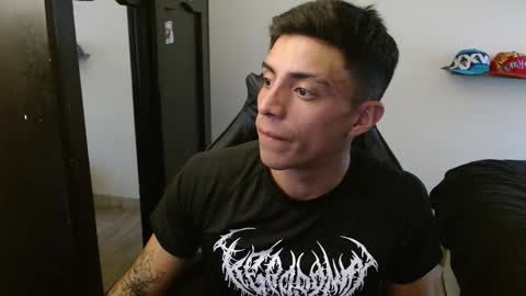 Snapshot of _schnnneider_ chatting on December 15, 10:03 pm SCHNEIDER online show from December 15, 10:03 pm