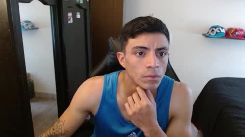 Snapshot of _schnnneider_ chatting on December 17, 5:30 pm SCHNEIDER online show from December 17, 5:30 pm