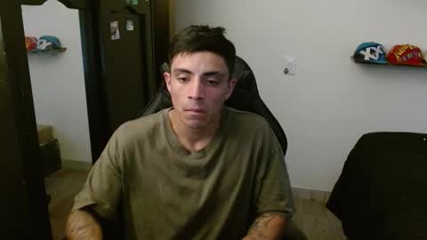 Snapshot of _schnnneider_ chatting on December 18, 9:32 pm SCHNEIDER online show from December 18, 9:32 pm