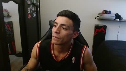 Snapshot of _schnnneider_ chatting on June 26, 10:03 pm SCHNEIDER online show from June 26, 10:03 pm