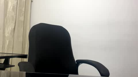 Juan Pablo-independent model online show from February 8, 11:34 pm