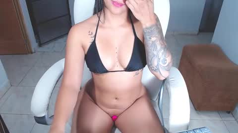 Snapshot of _sexychanel_ chatting on February 23, 7:44 am Sara online show from February 23, 7:44 am