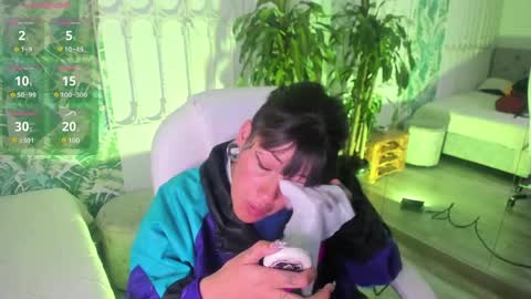 Snapshot of _sharlotte777 chatting on May 7, 2:33 pm _sharlotte777 online show from May 7, 2:33 pm