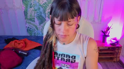 Snapshot of _sharlotte777 chatting on May 15, 2:02 pm _sharlotte777 online show from May 15, 2:02 pm