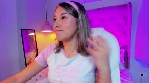 Sophie  online show from March 4, 8:59 pm