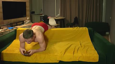 OLIVERpvt is open online show from December 20, 3:02 am