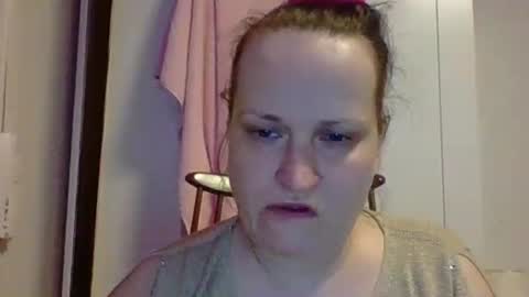 Snapshot of _squirty_pussyyy_ chatting on February 25, 5:47 pm Melisa online show from February 25, 5:47 pm