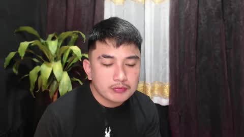 _superhotlatino_ online show from April 23, 3:25 pm