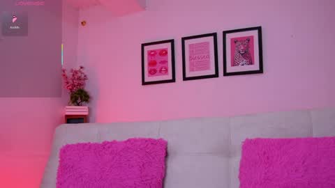 Snapshot of _sweet_vict0ria1 chatting on May 17, 2:09 am 0900 p.m a 0500 a.m Colombia time UTC -5 online show from May 17, 2:09 am