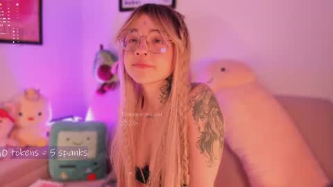 _tammarra_ online show from July 10, 9:28 pm