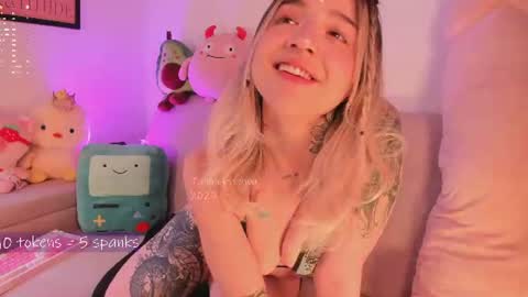 _tammarra_ online show from July 14, 3:51 pm