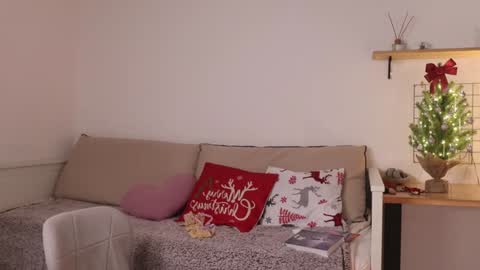 Annie online show from December 28, 4:30 am