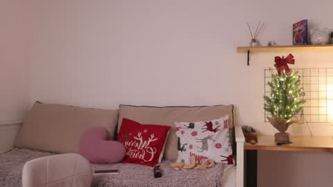 Annie online show from January 10, 7:25 am