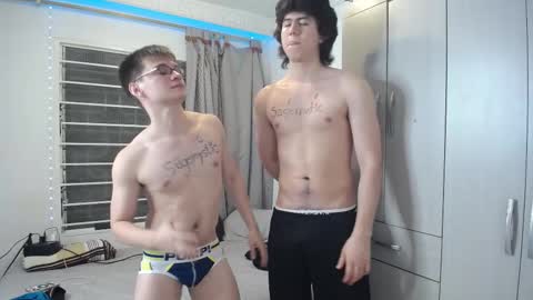 Snapshot of _the_neighbors chatting on February 17, 3:25 am Scot y Patrick online show from February 17, 3:25 am