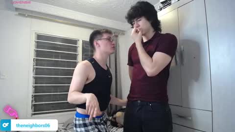 Snapshot of _the_neighbors chatting on March 11, 1:37 am Scot y Patrick online show from March 11, 1:37 am