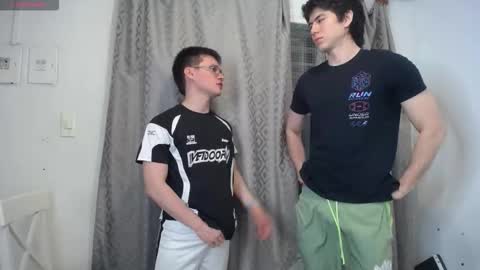 Snapshot of _the_neighbors chatting on October 21, 12:44 am Scot y Patrick online show from October 21, 12:44 am